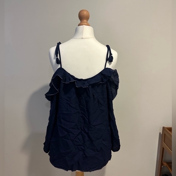 Joie “Eukene” 100% silk cold shoulder top. Sz Medium NWOT - Picture 8 of 11